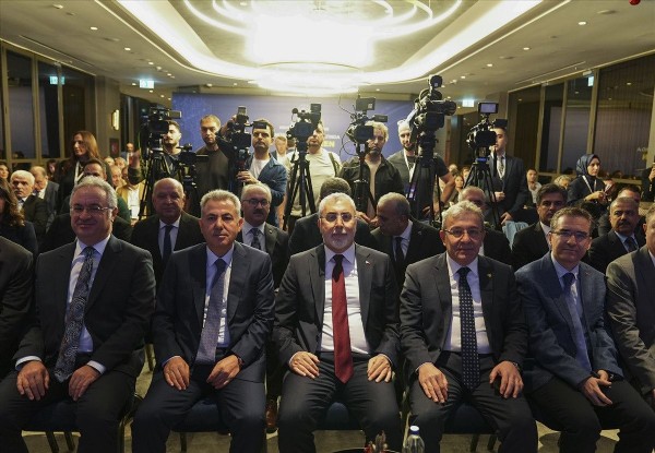 Vedat Işıkhan'dan asgari ücret mesajı! 'Tespit Komisyonumuzla bir araya geleceğiz'